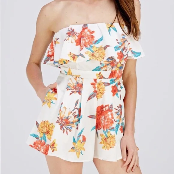 White Floral Pleated Strapless Romper - Picture 2 of 8